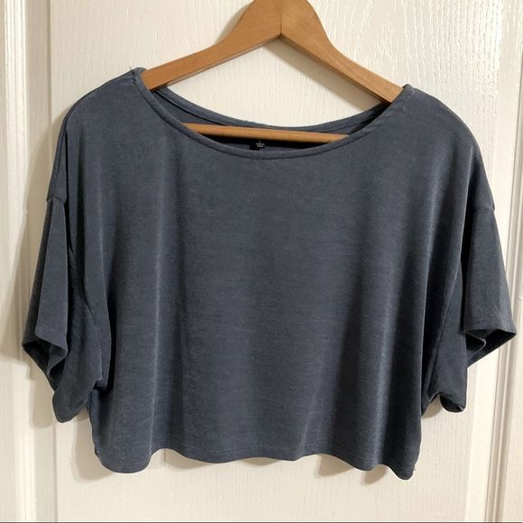 Fashion Nova Tops - 𝅺FashionNova crop top
